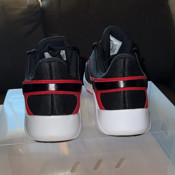 NIKE LEGEND ESSENTIAL 2 MEN'S SPORTS TRAINERS. - Picture 4 of 6